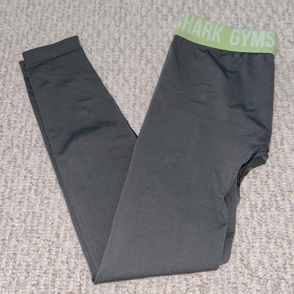 LIKE NEW Gymshark Fit Seamless Leggings Size Medium 25” - Picture 4 of 7